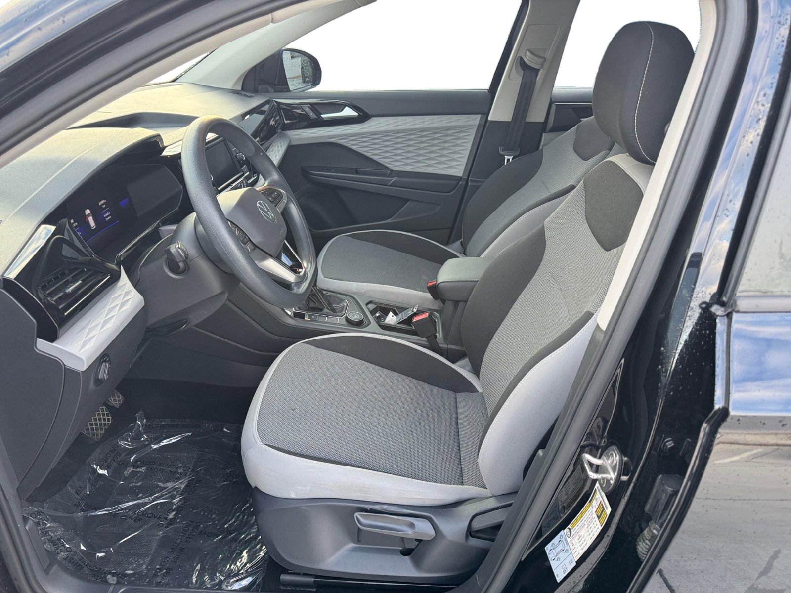 Certified 2022 Volkswagen Taos S image 2