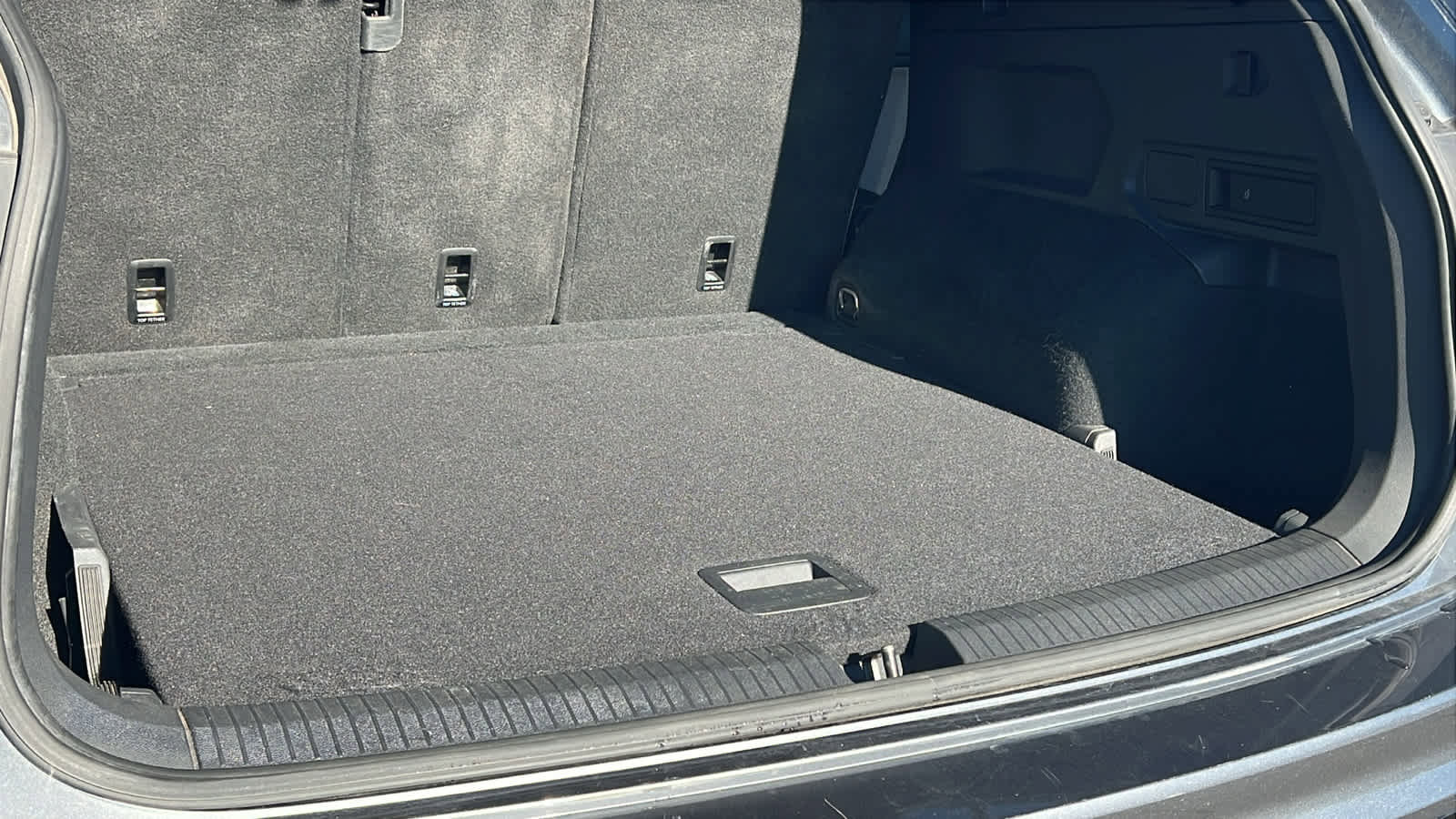 Used 2020 Volkswagen Tiguan SE R-Line image 27