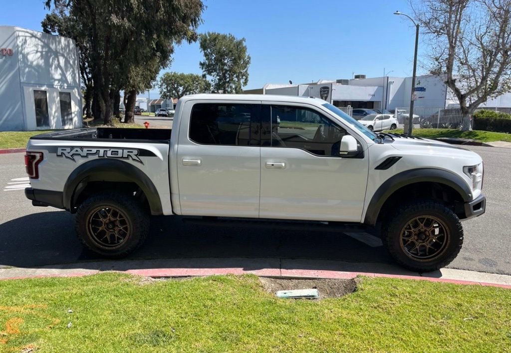 Used 2018 Ford F150 Raptor w/ Equipment Group 802A Luxury AWD/4WD image 3