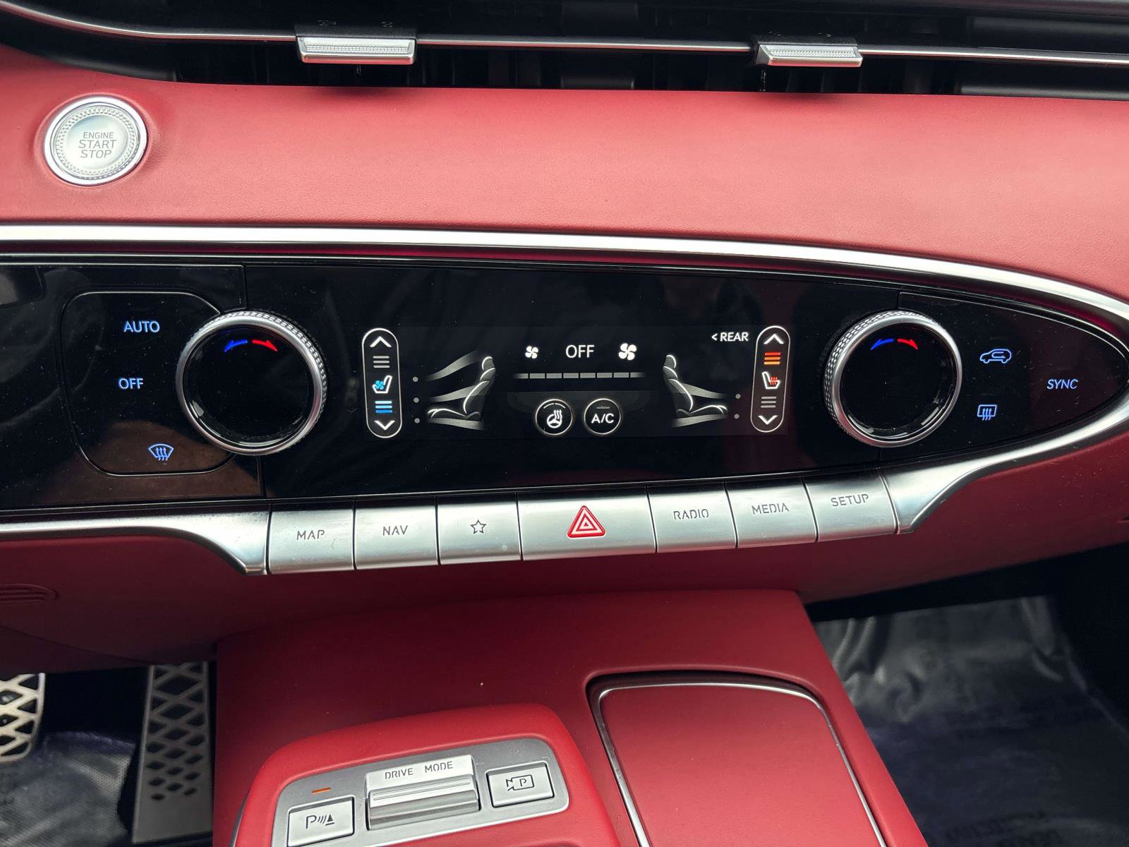 Used 2023 Genesis GV70 2.5T w/ Sport Prestige Package image 30