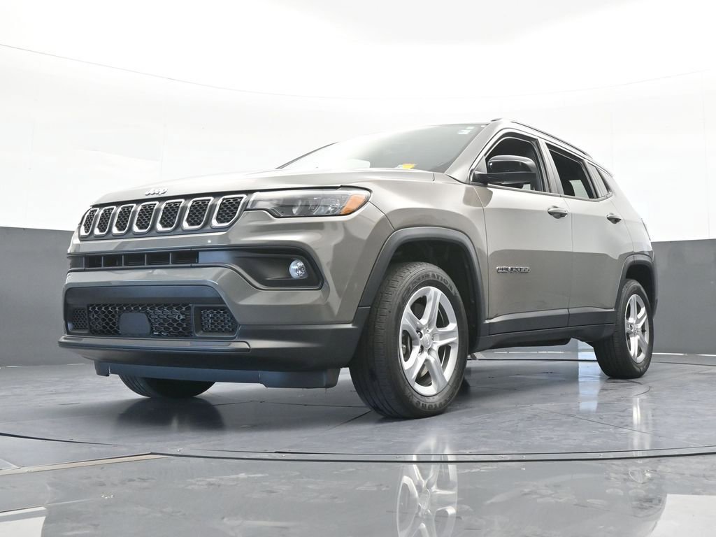 Used 2023 Jeep Compass Latitude AWD/4WD image 51