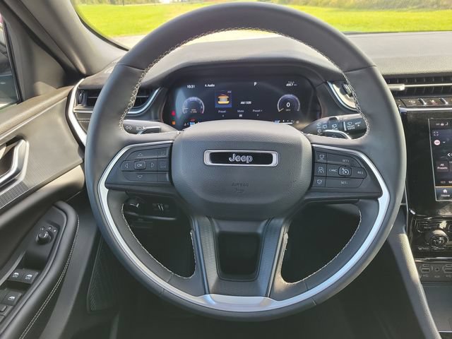 Used 2023 Jeep Grand Cherokee Altitude AWD/4WD image 25