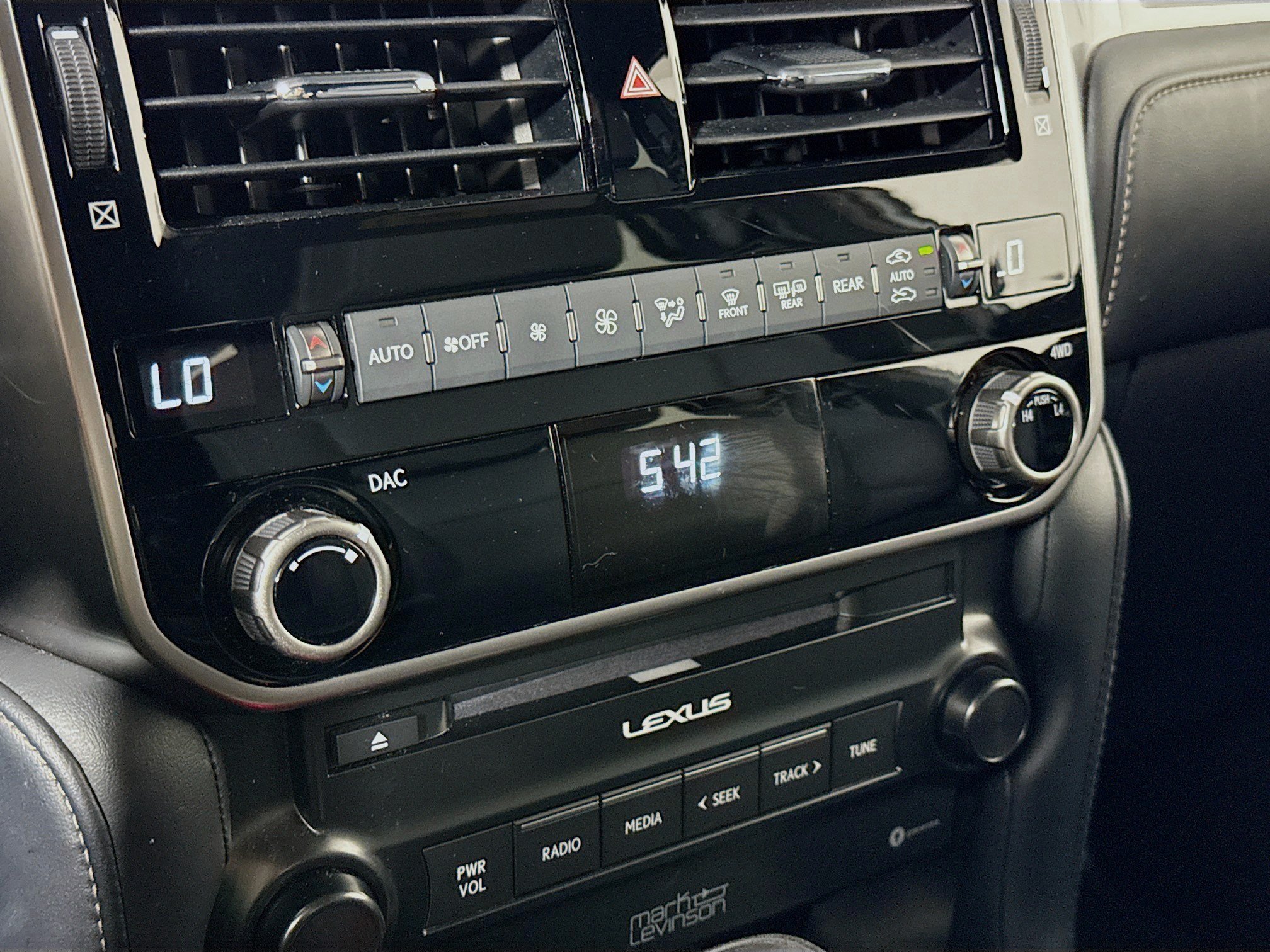 Used 2023 Lexus GX 460 Premium w/ Accessory Package AWD/4WD image 17