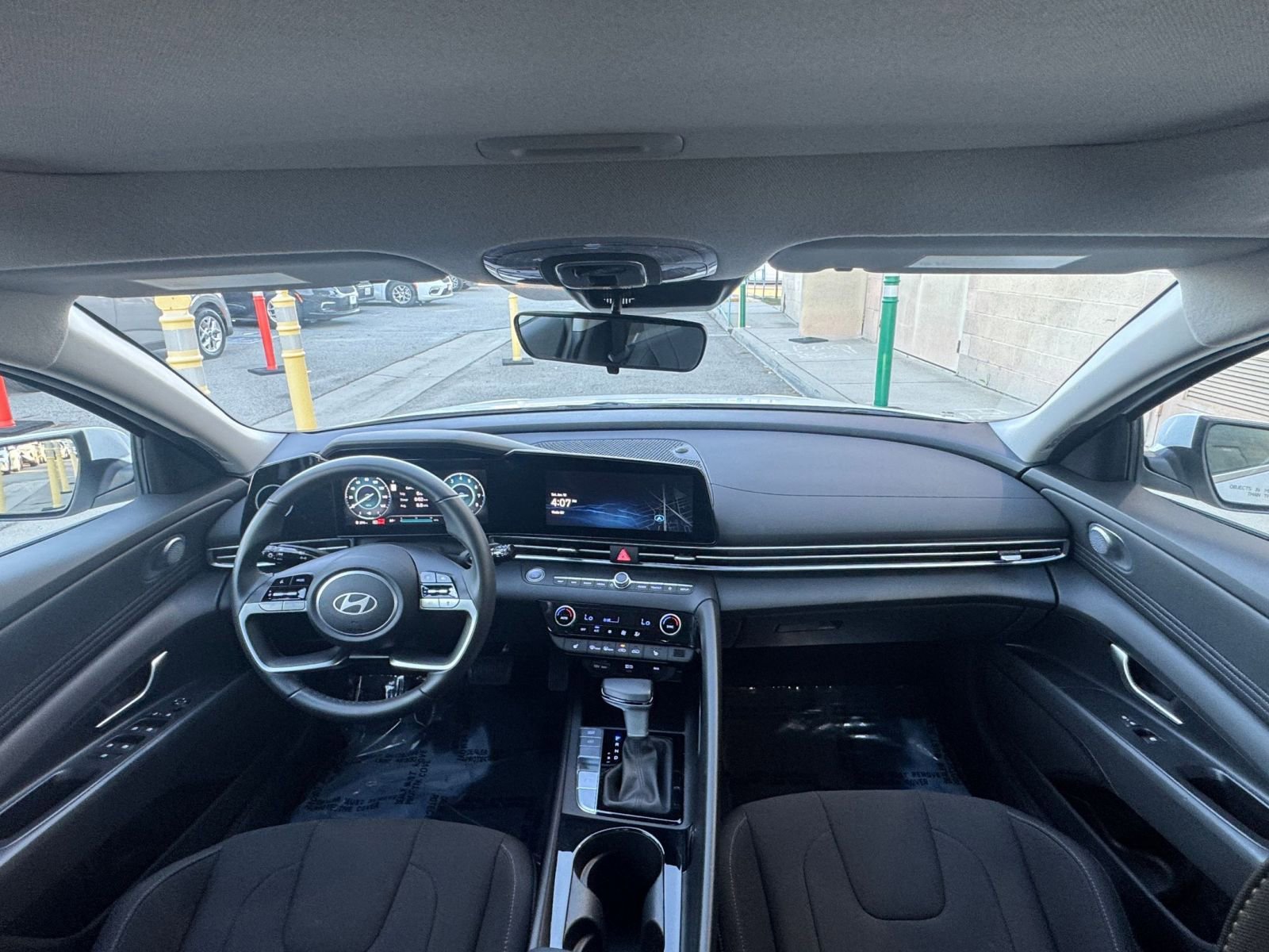 Used 2025 Hyundai Elantra SEL image 34