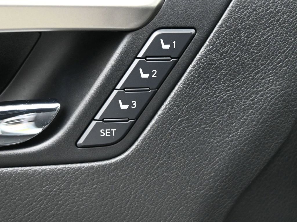Used 2017 Lexus RX 450h AWD w/ Luxury Package image 4