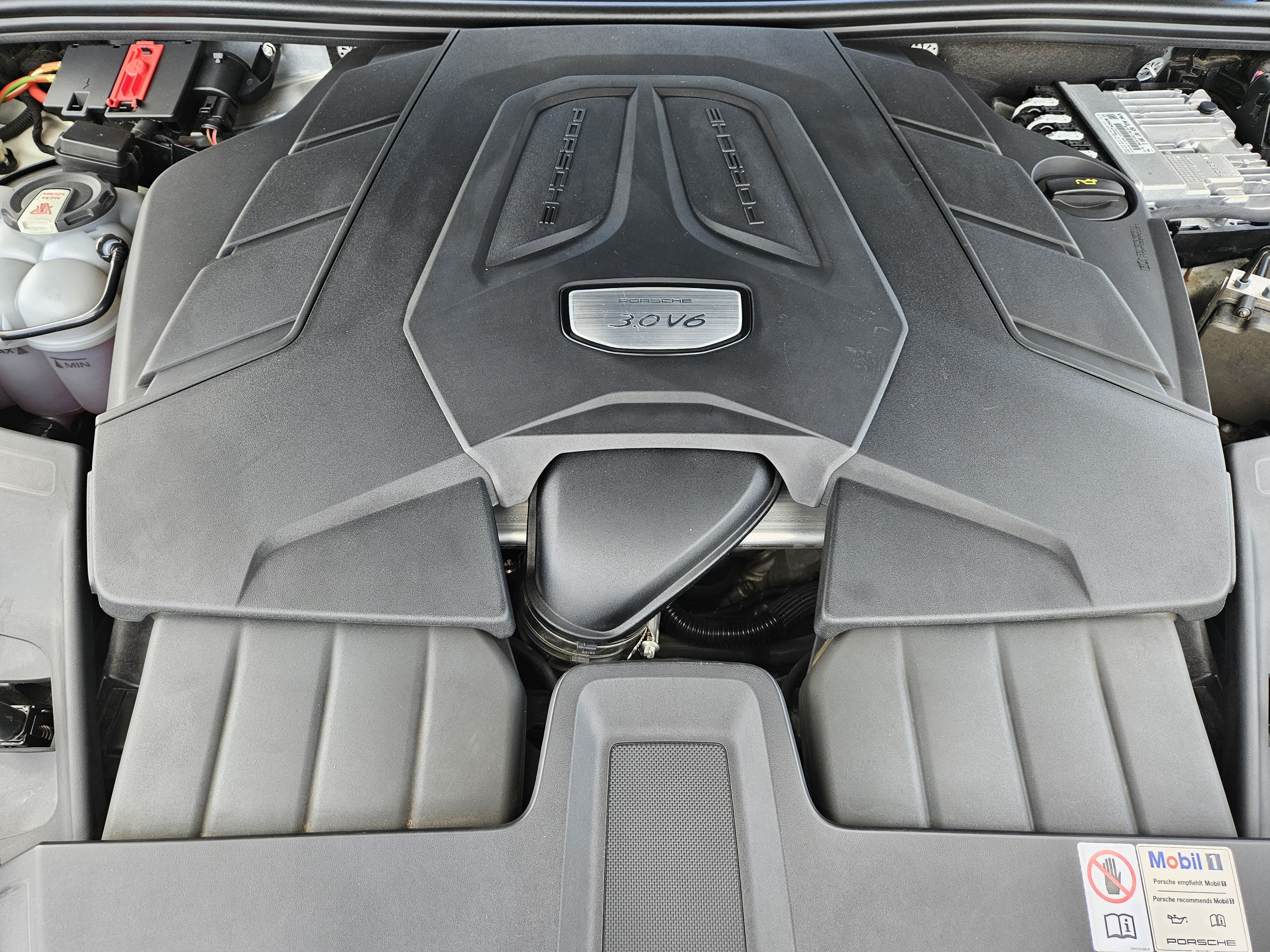 Certified 2023 Porsche Cayenne AWD/4WD image 30
