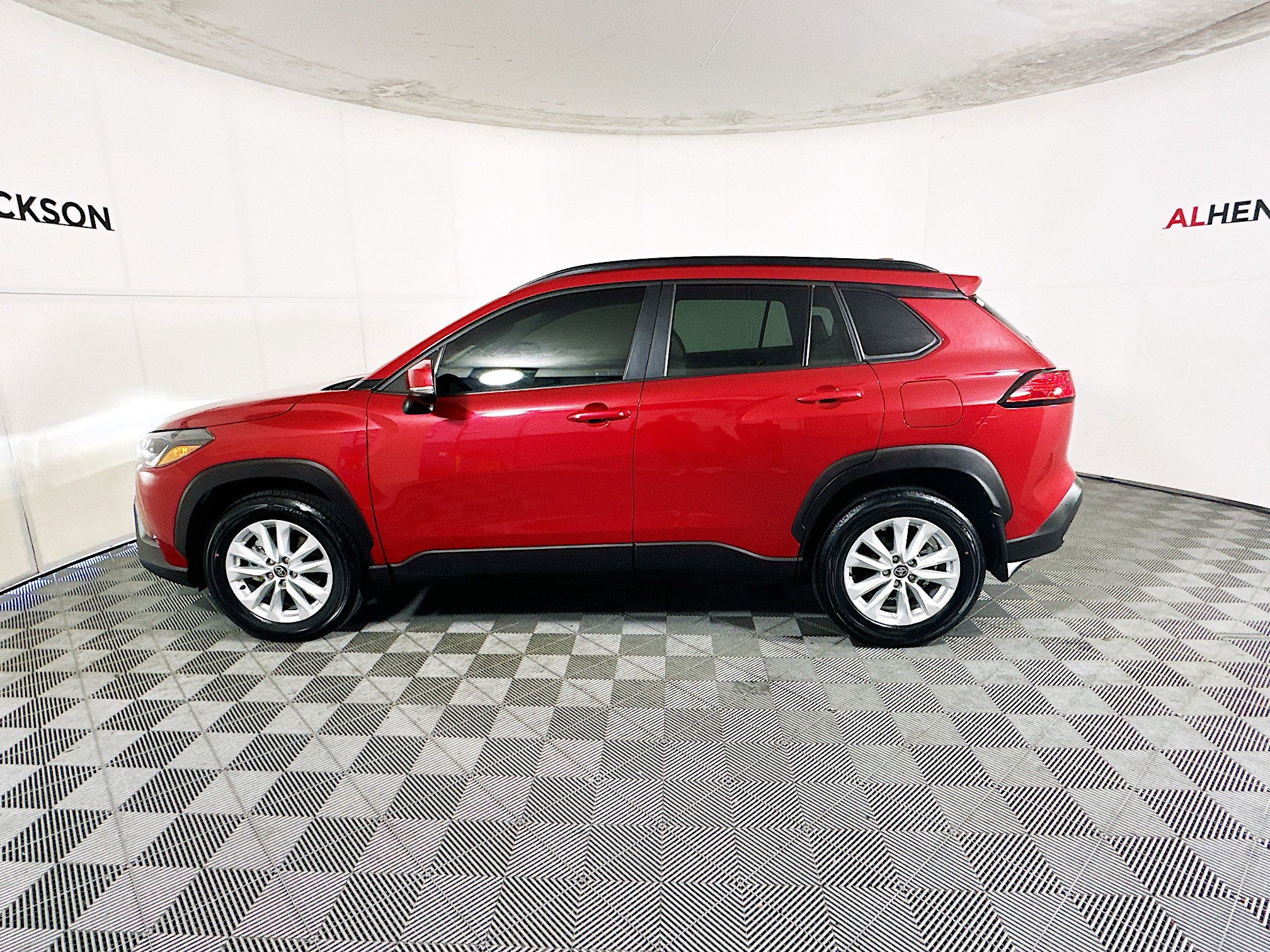 Used 2023 Toyota Corolla Cross LE image 6