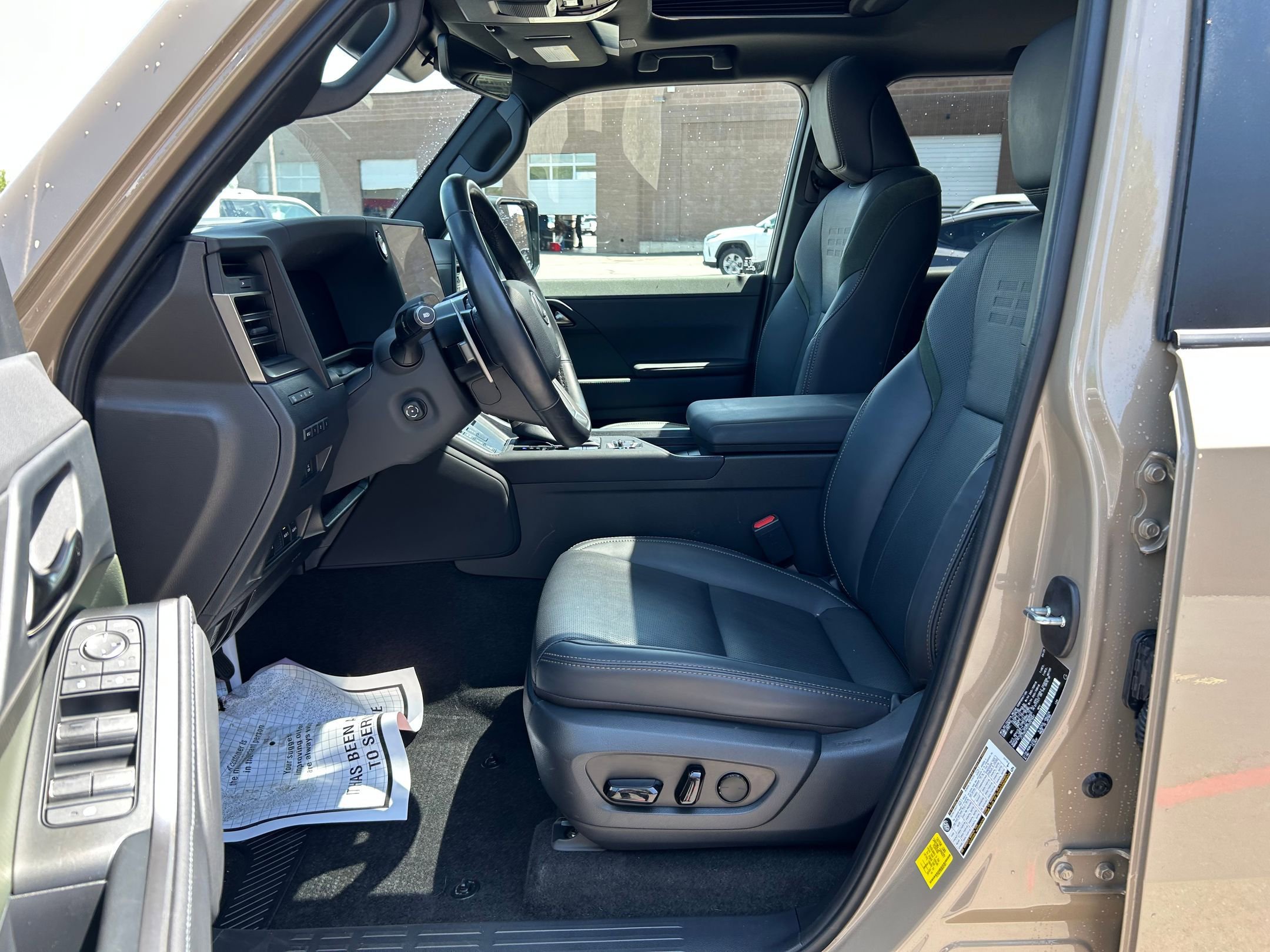 Used 2025 Lexus GX 550 w/ Accessory Package (CT) AWD/4WD image 12