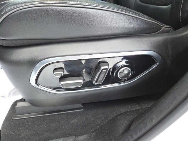 Used 2023 Jeep Grand Cherokee Overland w/ Luxury Tech Group IV image 97