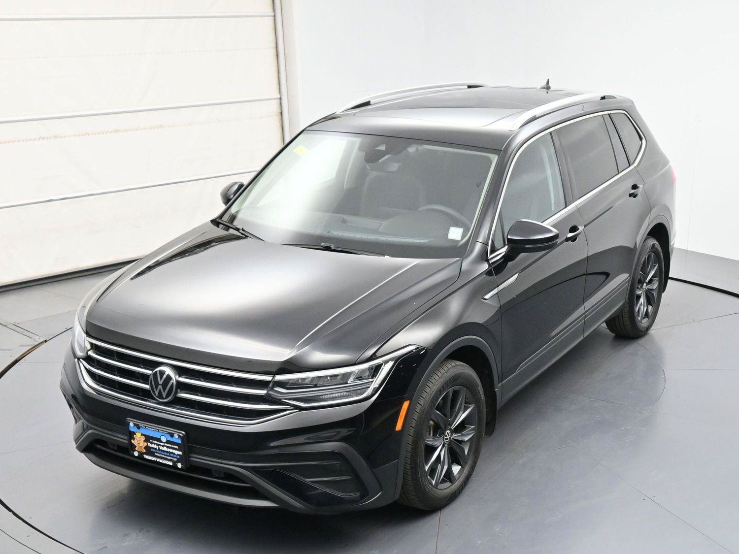 Used 2022 Volkswagen Tiguan SE AWD/4WD image 35