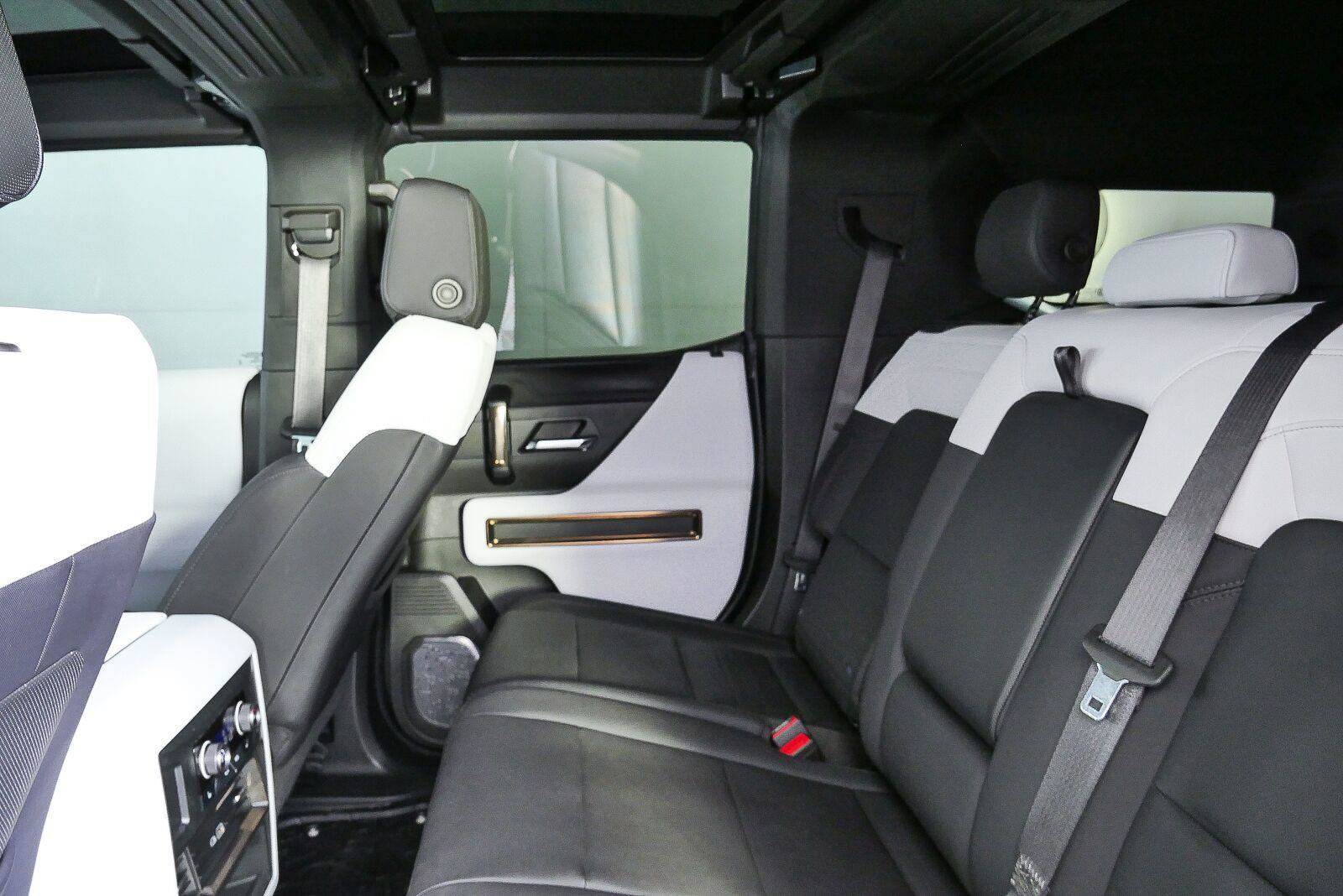 Used 2024 GMC Hummer EV 2X w/ LPO, Illumination Package AWD/4WD image 19