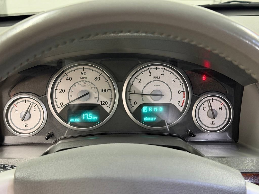 Used 2010 Chrysler Town & Country Touring FWD image 33
