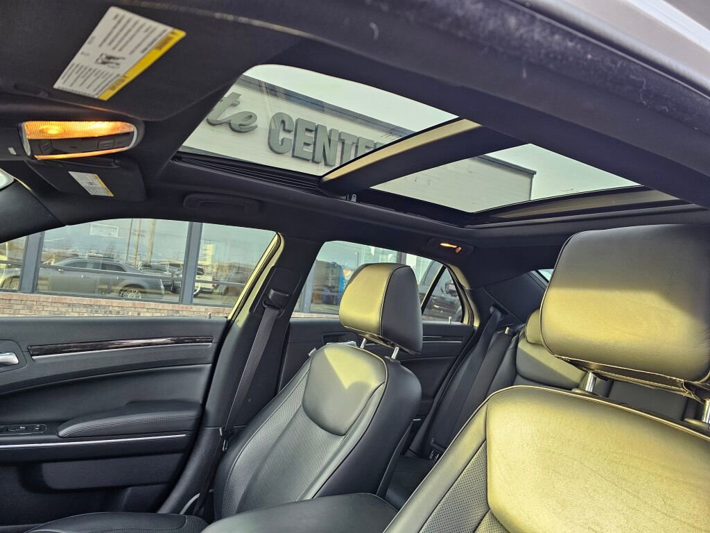 Used 2014 Chrysler 300 C w/ Light Group image 19