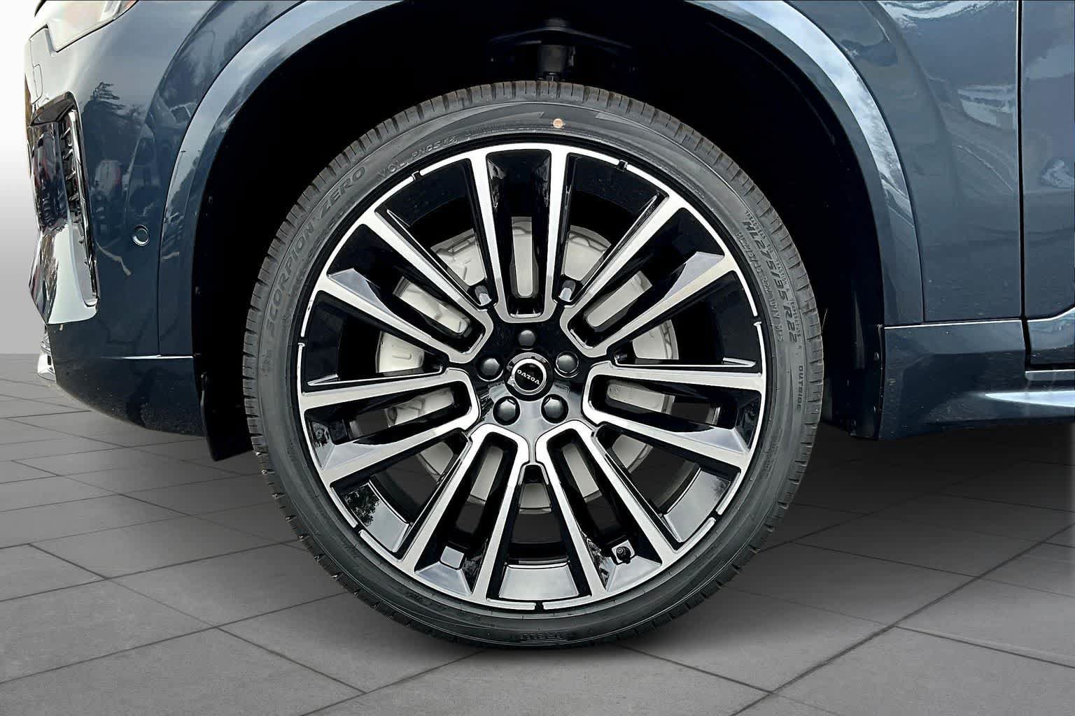 New 2026 Volvo XC90 B6 Plus w/ Protection Package Premier AWD/4WD image 16