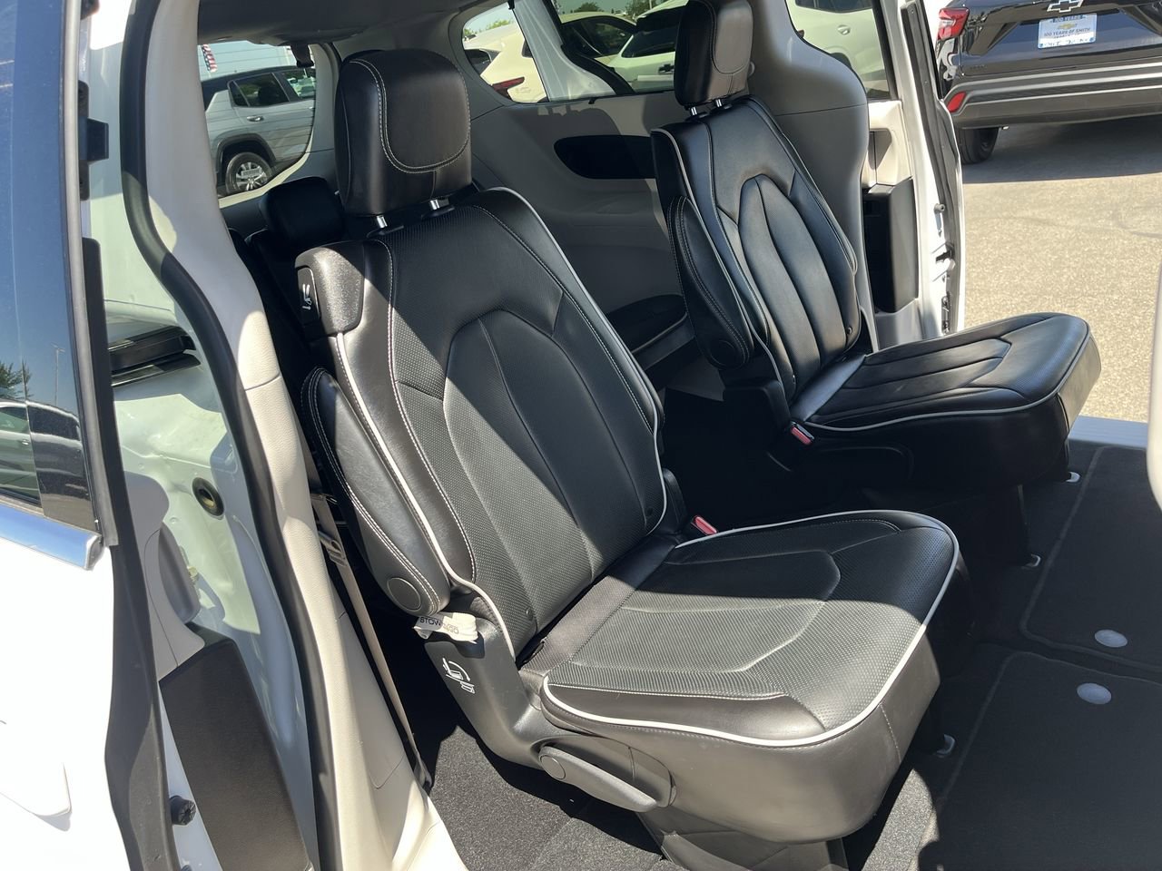 Used 2024 Chrysler Pacifica Limited FWD image 26