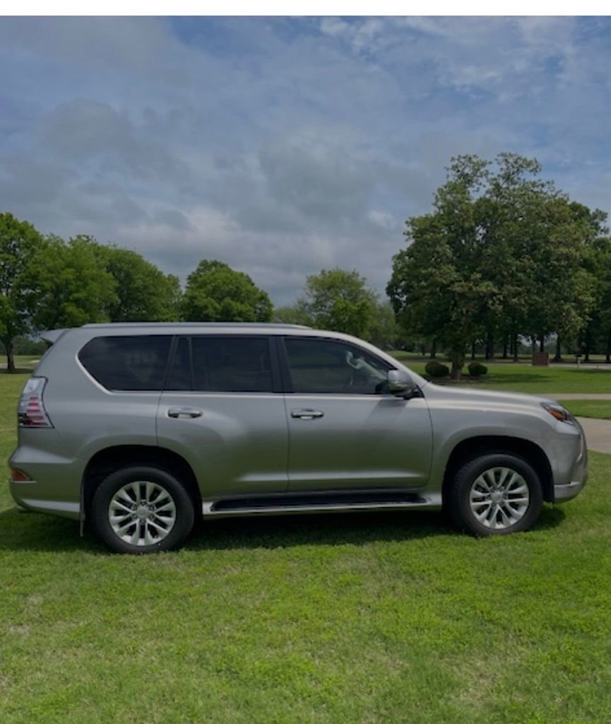 Certified 2021 Lexus GX 460 Premium w/ Premium Plus Package AWD/4WD image 2