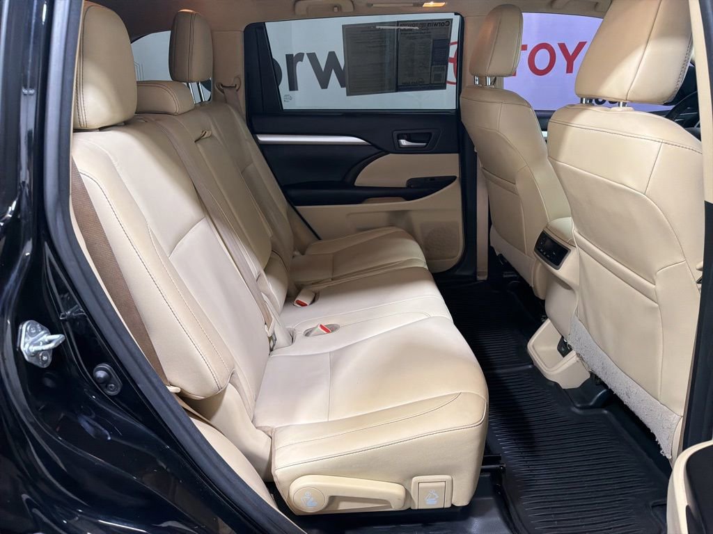 Used 2016 Toyota Highlander XLE AWD/4WD image 15