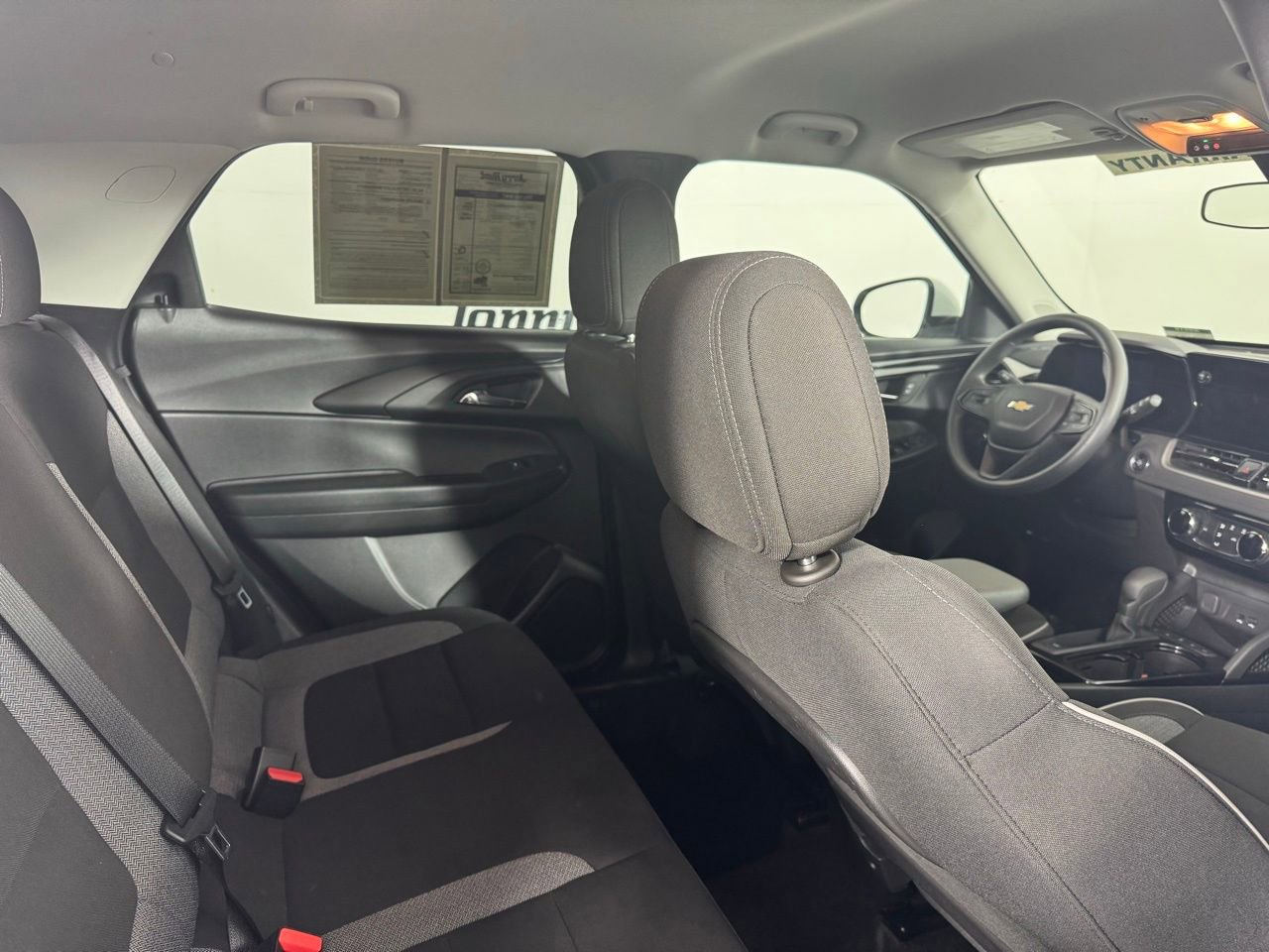 Used 2025 Chevrolet TrailBlazer LT AWD/4WD image 35