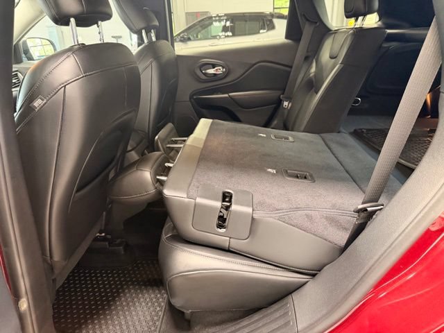 Used 2020 Jeep Cherokee Trailhawk w/ Comfort & Convenience Group AWD/4WD image 19