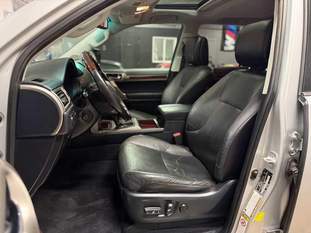 Used 2018 Lexus GX 460 Premium w/ Premium Package image 15