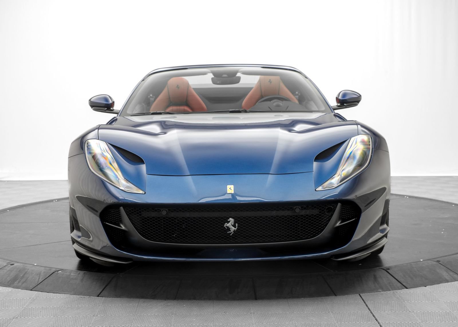 Used 2021 Ferrari 812 GTS RWD image 2