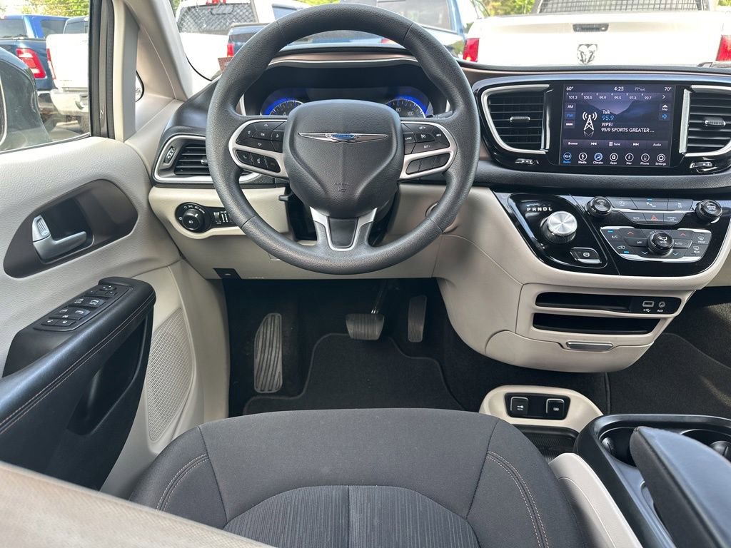 Used 2018 Chrysler Pacifica Touring Plus FWD image 19