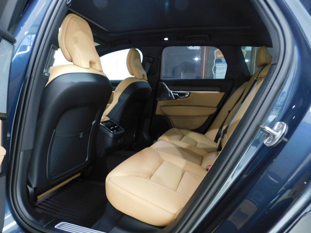Used 2026 Volvo V90 B6 Cross Country Ultra image 77