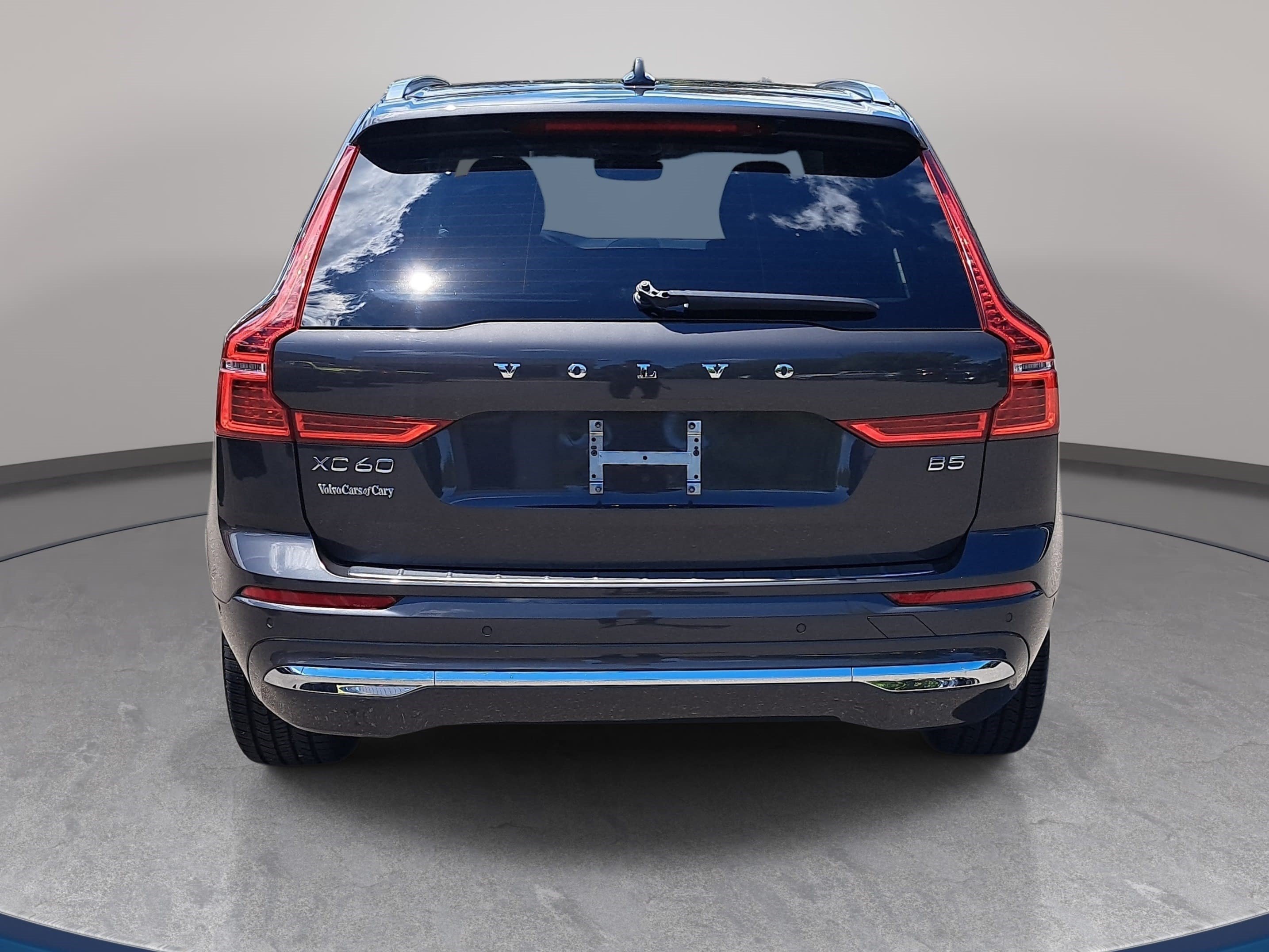 Used 2023 Volvo XC60 B5 Ultimate w/ Climate Package FWD image 6