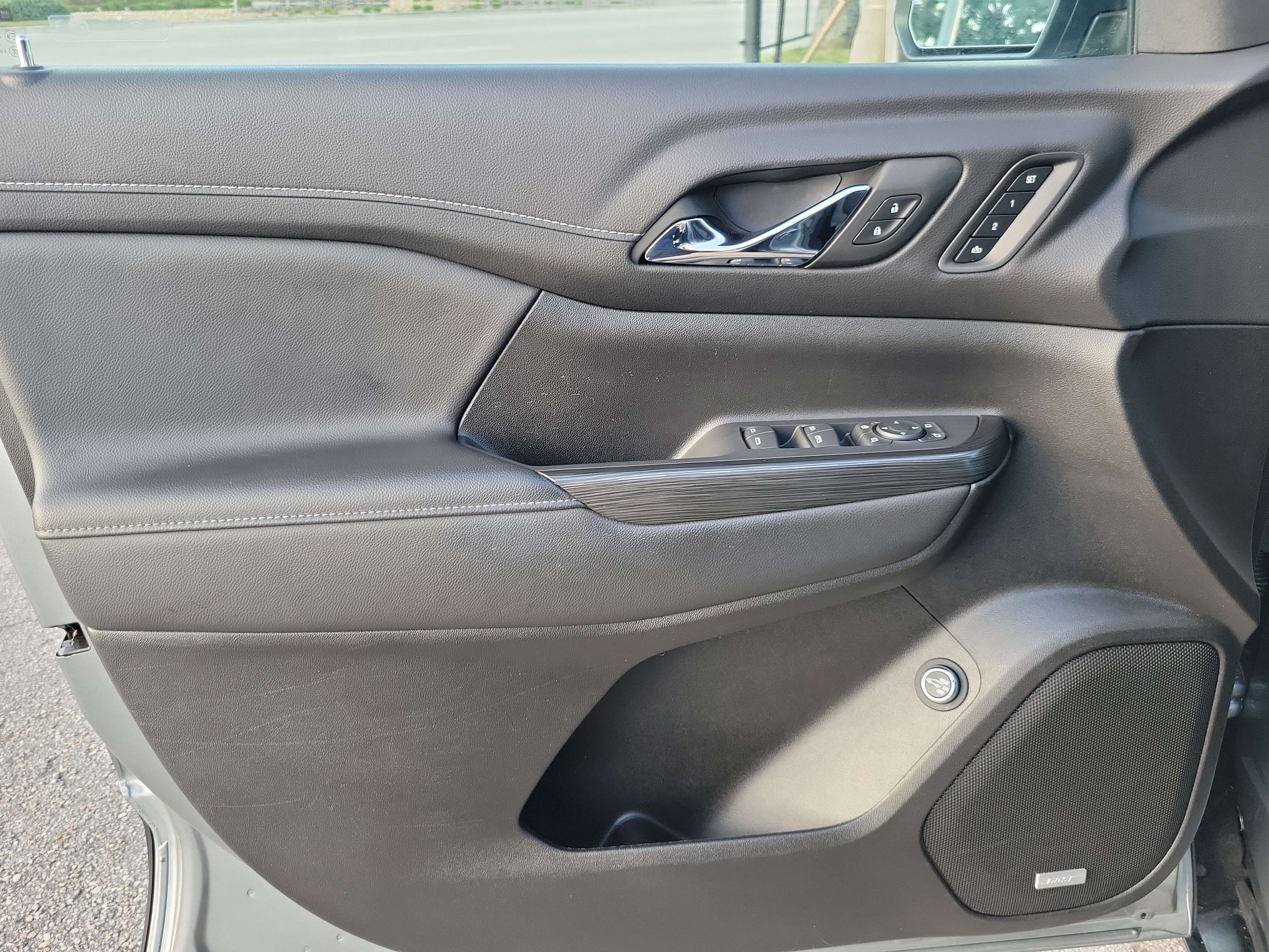 Used 2023 GMC Acadia SLT w/ Technology Package image 23