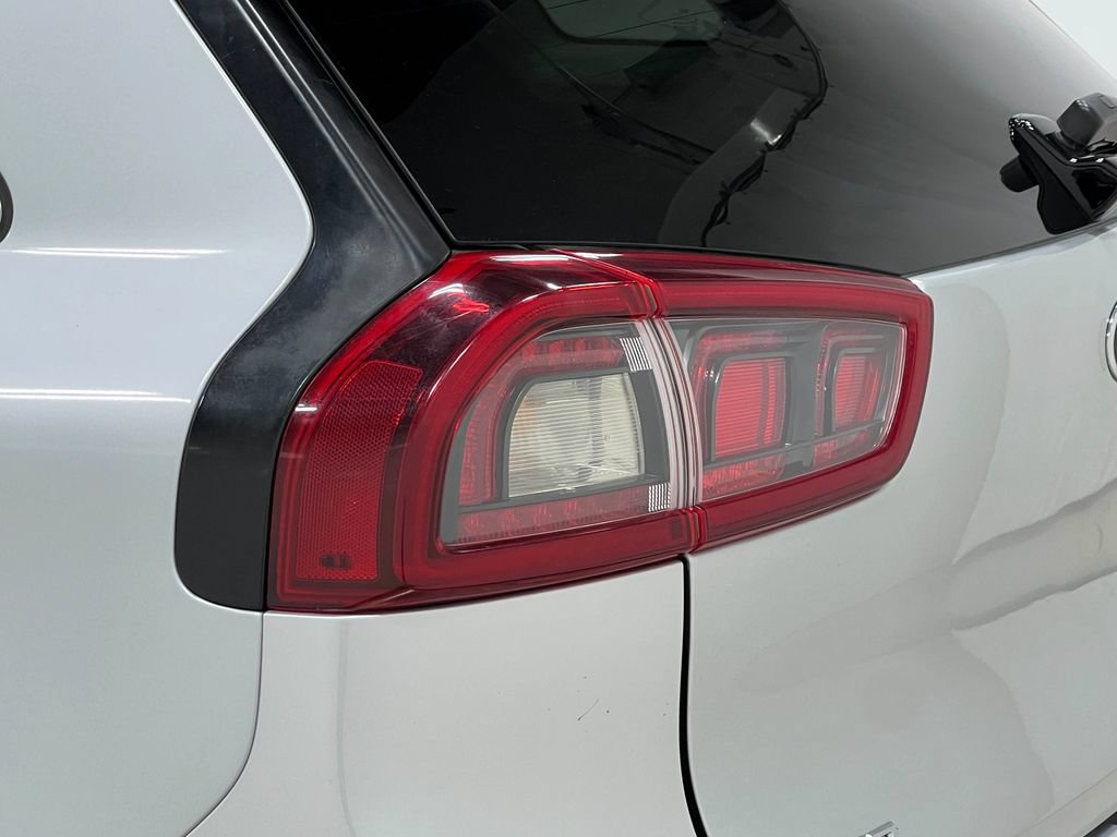 Used 2019 Kia Niro LX FWD image 34