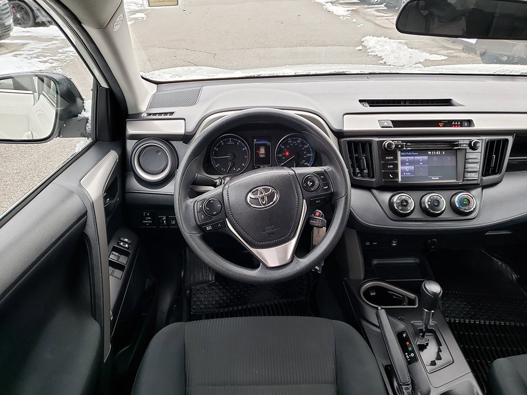 Used 2018 Toyota RAV4 LE image 14