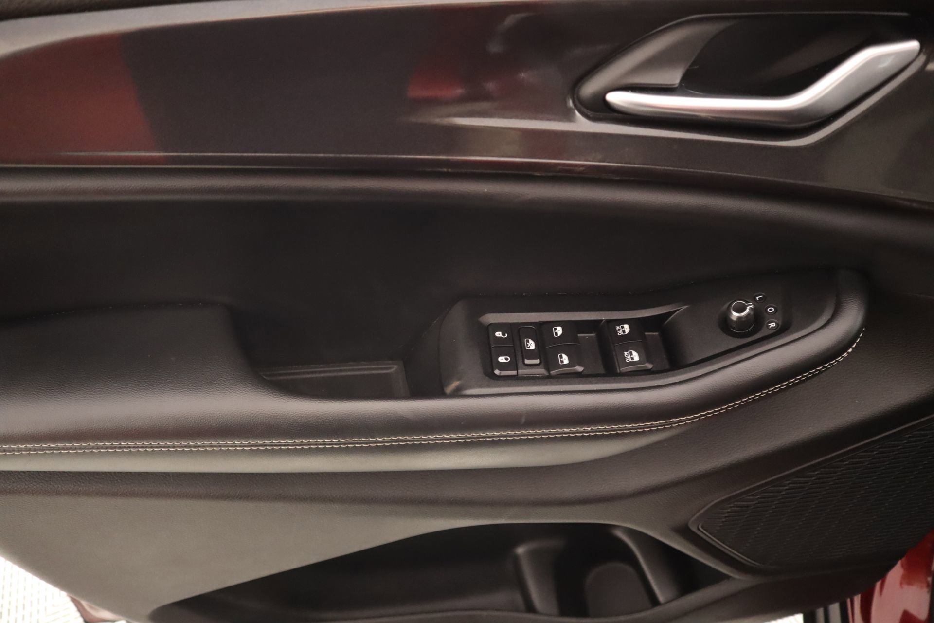 Used 2023 Jeep Grand Cherokee L Laredo image 17