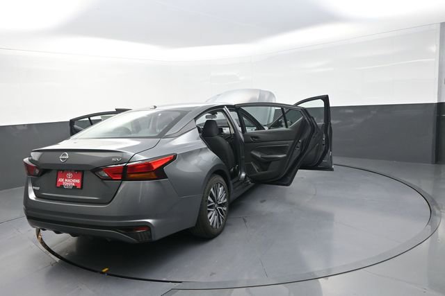 Used 2024 Nissan Altima 2.5 SV image 16