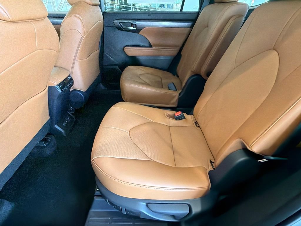 New 2026 Toyota Highlander Platinum AWD/4WD image 30