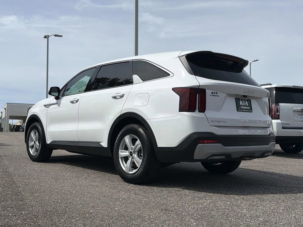 Used 2024 Kia Sorento LX FWD image 7