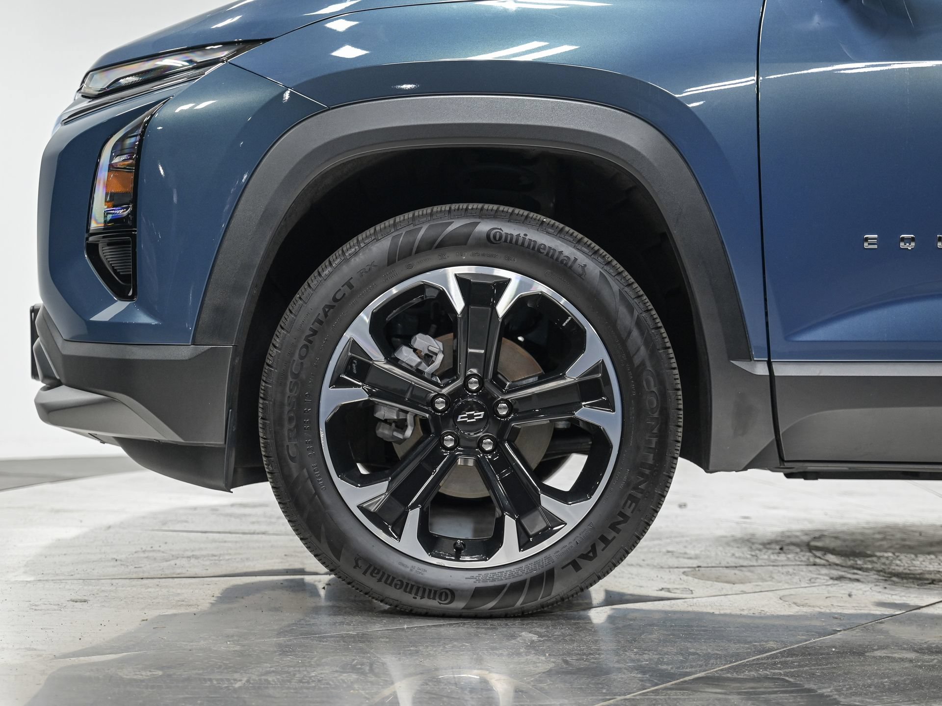 Used 2025 Chevrolet Equinox LT AWD/4WD image 3