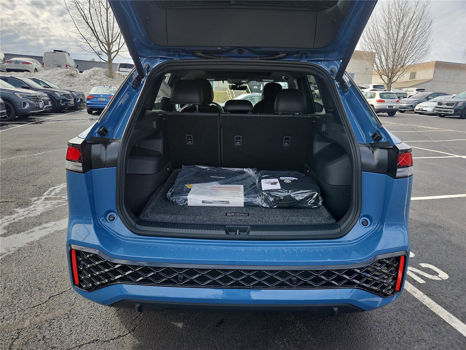 New 2026 Volkswagen Tiguan SE R-Line image 5