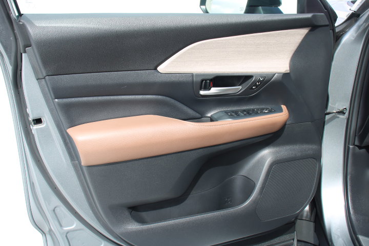 Certified 2025 Toyota Grand Highlander AWD image 11