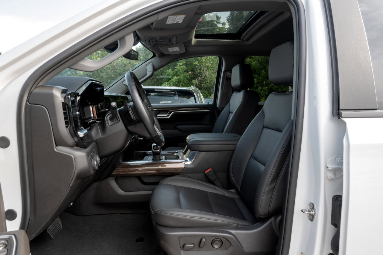 Used 2024 Chevrolet Silverado 1500 RST image 2