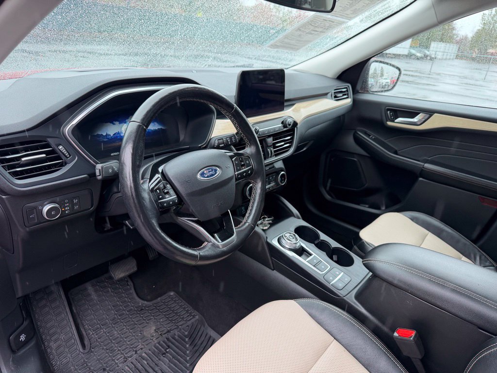 Used 2022 Ford Escape Titanium w/ Titanium Elite Package AWD/4WD image 16