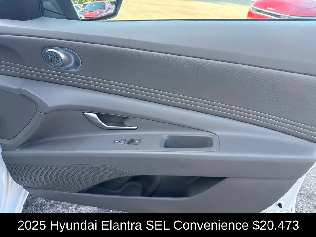 Used 2025 Hyundai Elantra SEL FWD image 17