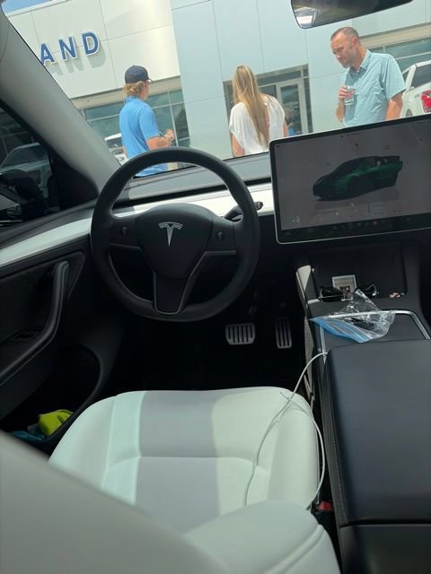 Used 2024 Tesla Model Y Performance AWD/4WD image 31