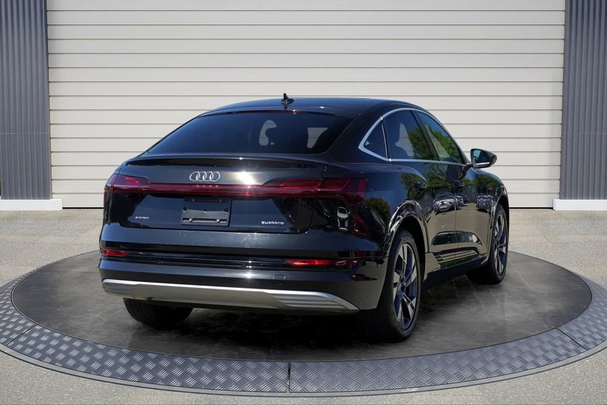 Used 2020 Audi e-tron Premium Plus image 7