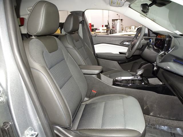 Used 2024 Chevrolet Trax LT image 14