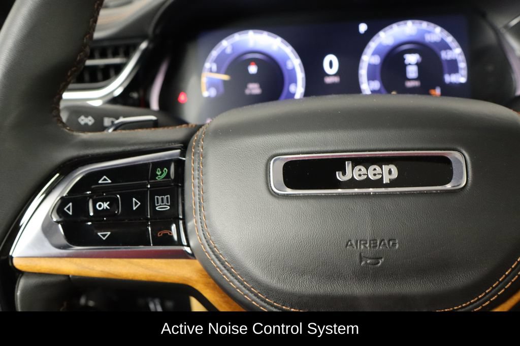Used 2025 Jeep Grand Cherokee L Summit AWD/4WD image 8