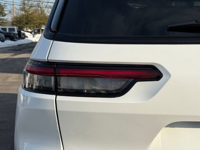 New 2025 Jeep Grand Cherokee L Limited w/ Black Appearance Package image 14