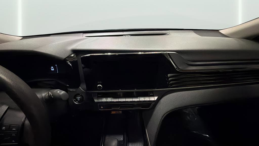 Used 2025 Toyota Camry LE FWD image 18