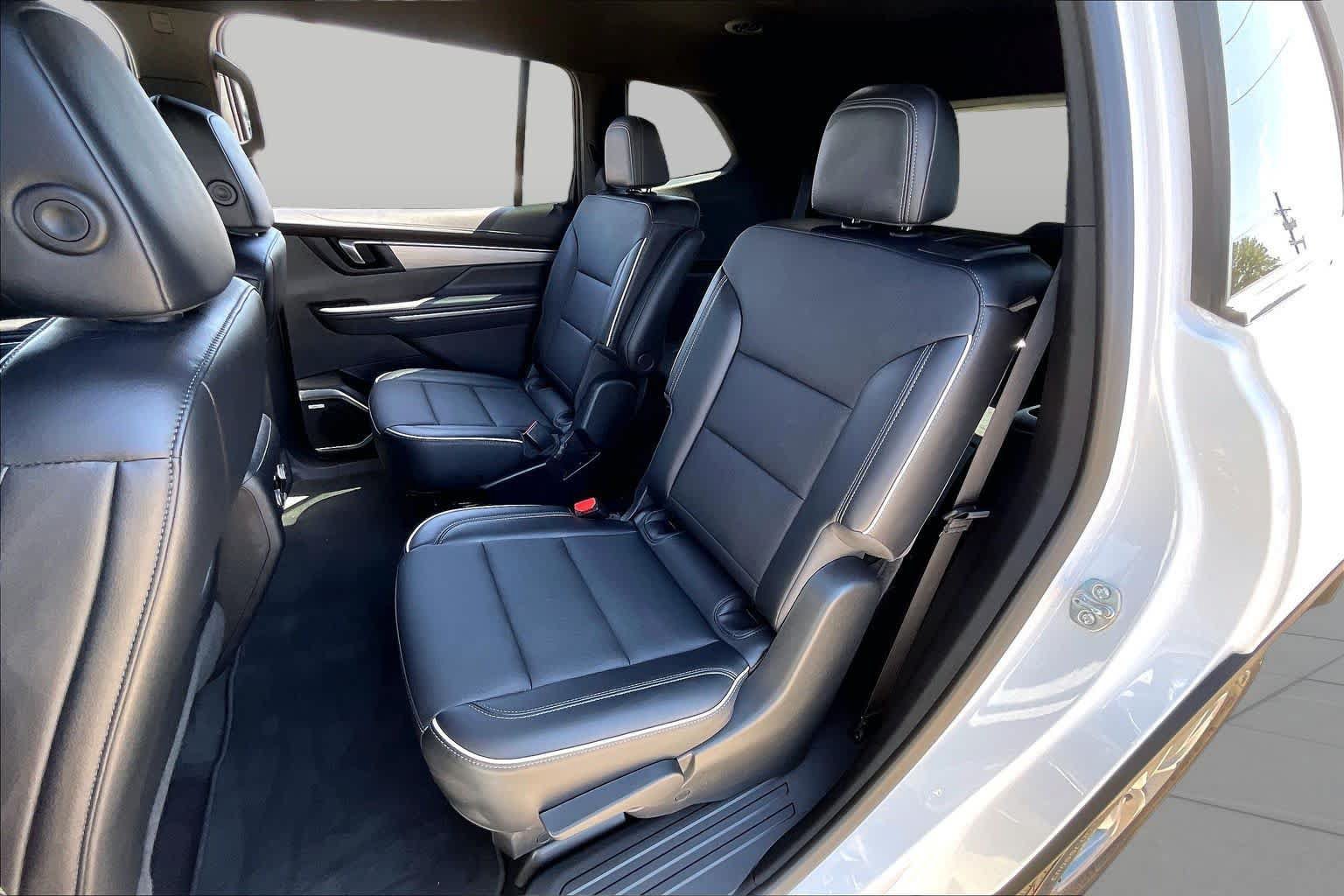 Used 2025 Buick Enclave Preferred AWD/4WD image 20