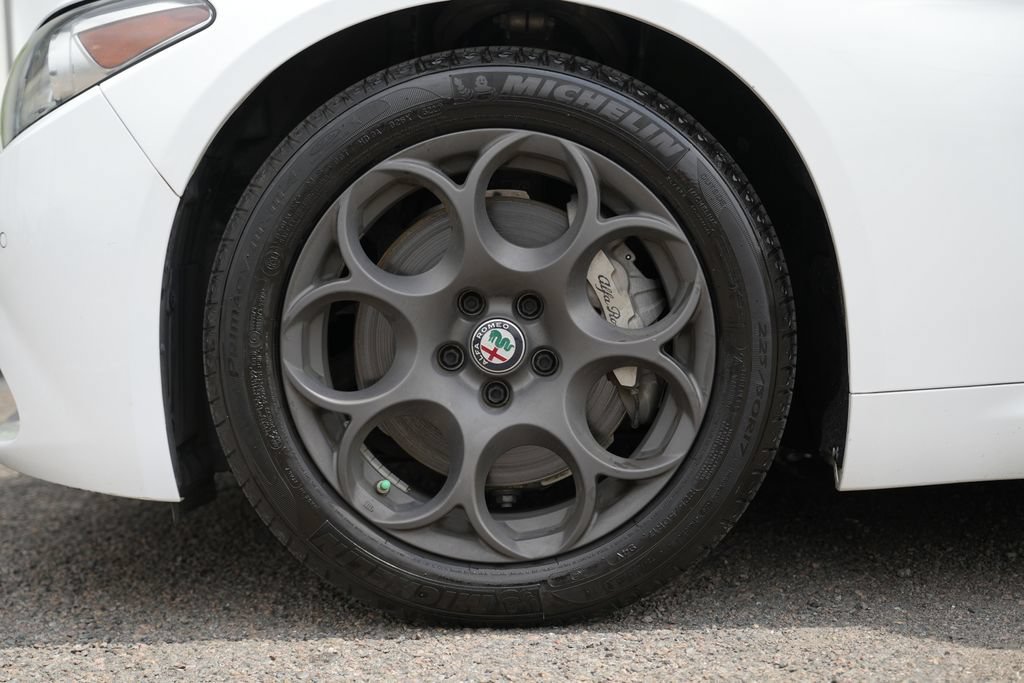 Used 2017 Alfa Romeo Giulia AWD image 13