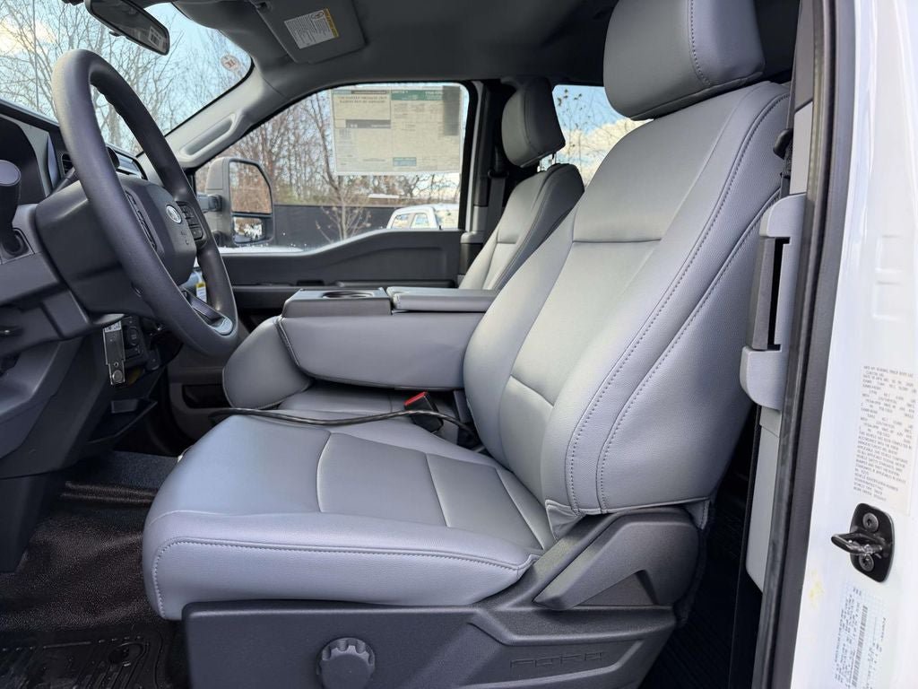 New 2025 Ford F450 XL w/ XL Chrome Package AWD/4WD image 9